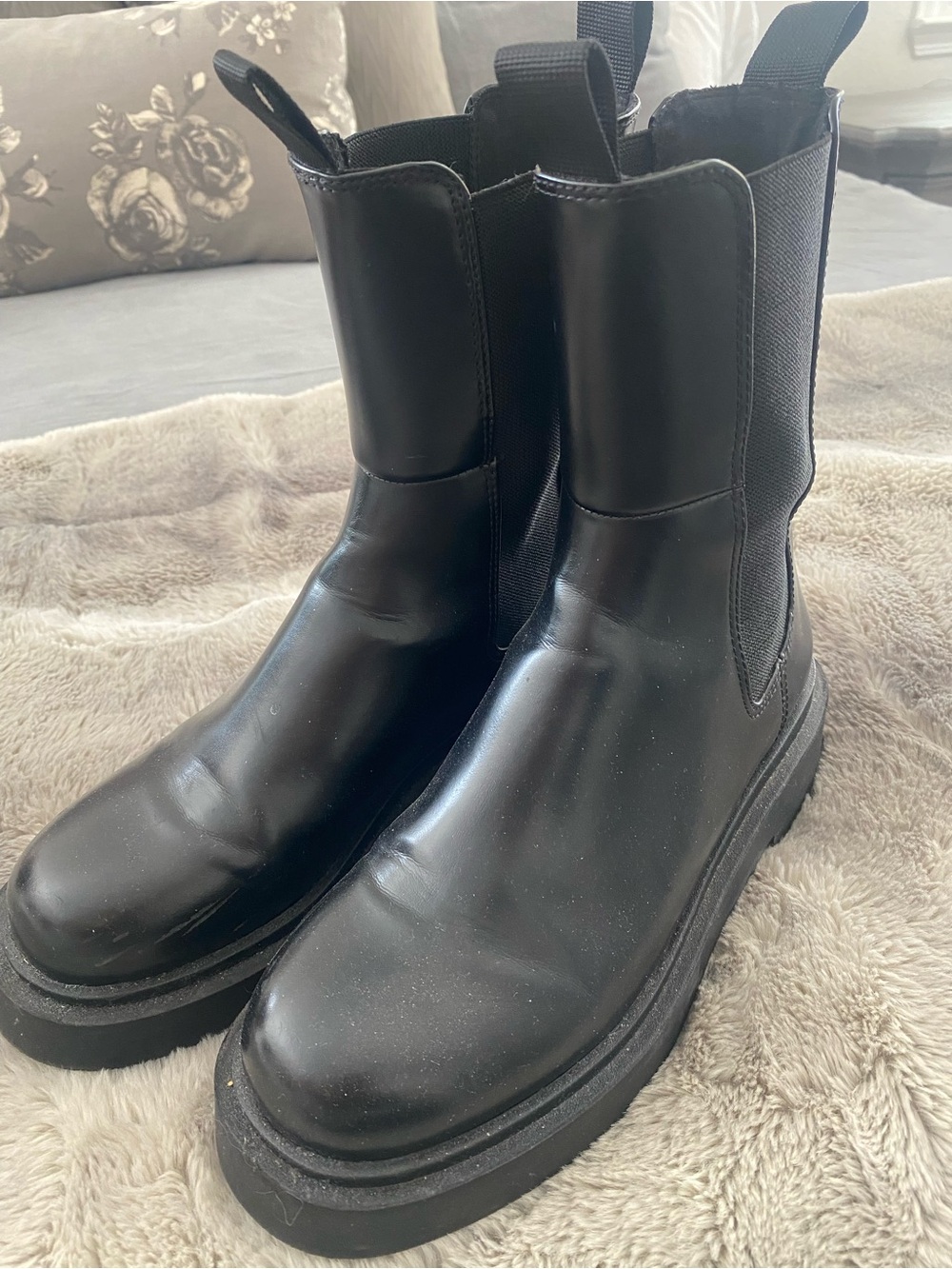Black Boots - Classic Pull-On Style